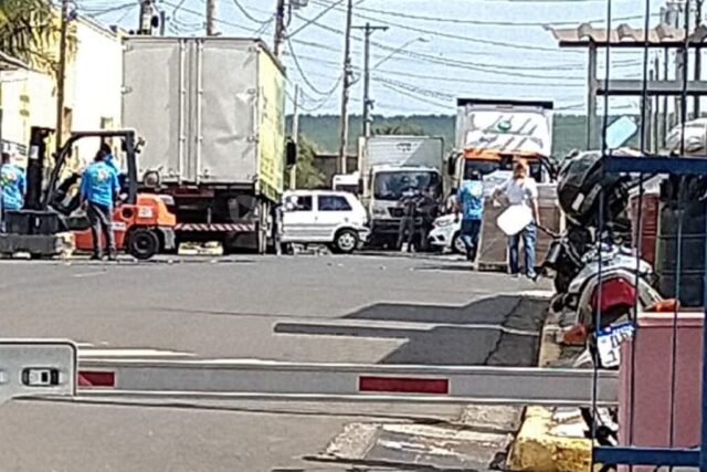 Caminhoneiro de 49 anos morre em grave acidente dentro de condomínio empresarial Caminhoneiro de 49 anos morre em grave acidente dentro de condomínio empresarial