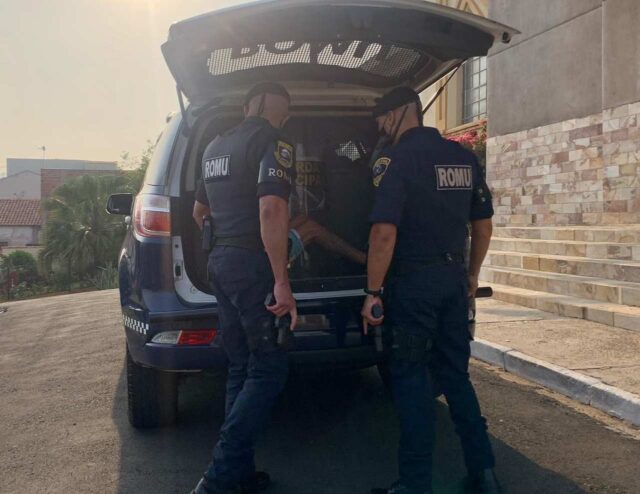 Homem foragido da Justiça é preso em Piracicaba impedindo fiéis de entrarem na igreja Homem foragido da Justiça é preso em Piracicaba impedindo fiéis de entrarem na igreja