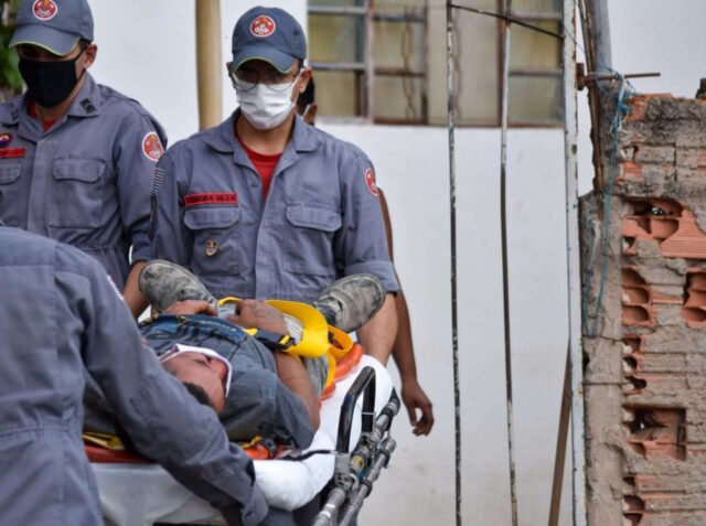 Em Piracicaba, jovem de 24 anos é socorrido às pressas após ser espancado a pauladas Em Piracicaba, jovem de 24 anos é socorrido às pressas após ser espancado a pauladas