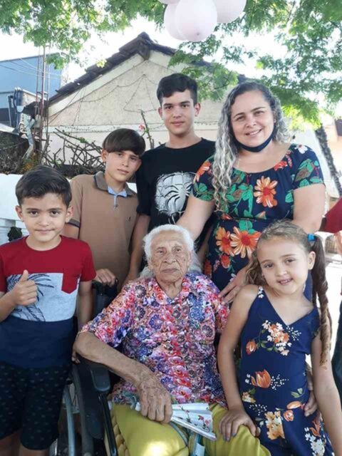 Em Piracicaba, moradora famosa do bairro São Jorge completa 100 anos e ganha festa Em Piracicaba, moradora famosa do bairro São Jorge completa 100 anos e ganha festa