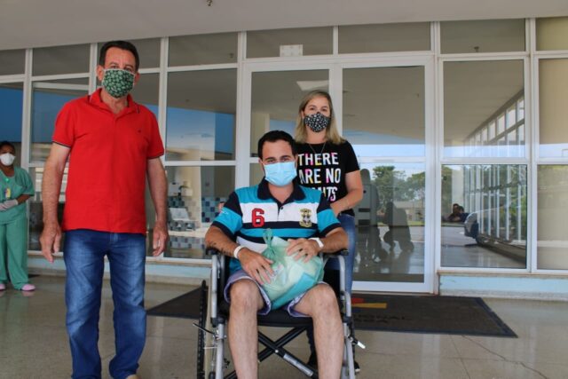 Após dias na UTI, paciente se cura da Covid e recebe alta no Hospital Regional de Piracicaba Após dias na UTI, paciente se cura da Covid e recebe alta no Hospital Regional de Piracicaba