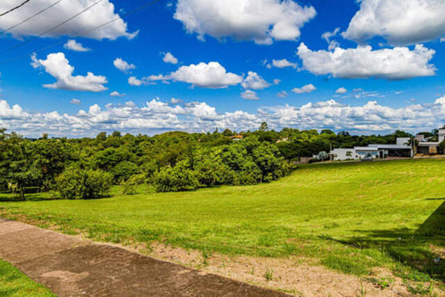 Uma foto de um terreno à venda no Campestre, em Piracicaba Uma foto de um terreno à venda no Campestre, em Piracicaba