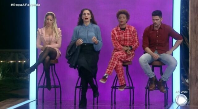 Uma foto dos peões Carol, Luiza, Lidi, JP que estão na Roça de A Fazenda Uma foto dos peões Carol, Luiza, Lidi, JP que estão na Roça de A Fazenda