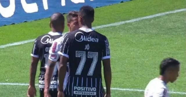 STJD confirma denúncia, e atacante Jô pode pegar 12 jogos de suspensão STJD confirma denúncia, e atacante Jô pode pegar 12 jogos de suspensão