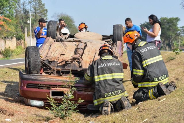 Em Piracicaba, capotamento deixa uma vítima na rodovia Geraldo de Barros 