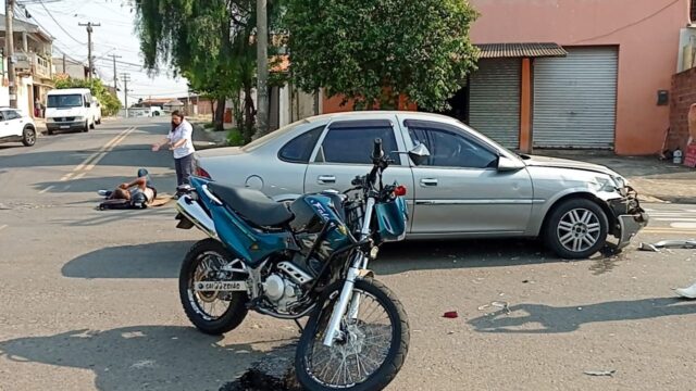 Acidente entre carro e moto deixa uma vítima em rua movimentada de Piracicaba