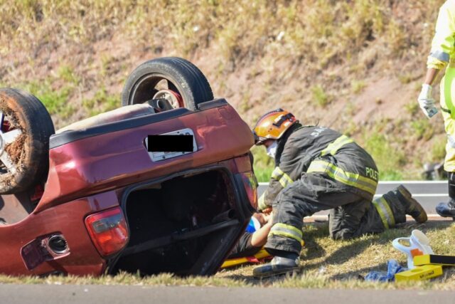 Em Piracicaba, capotamento deixa uma vítima na rodovia Geraldo de Barros 
