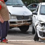 Acidente entre dois veículos deixa uma pessoa ferida em avenida movimentada de Piracicaba