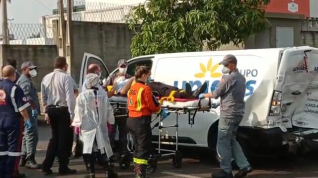 Grave acidente de trânsito com três veículos é registrado em avenida de Piracicaba