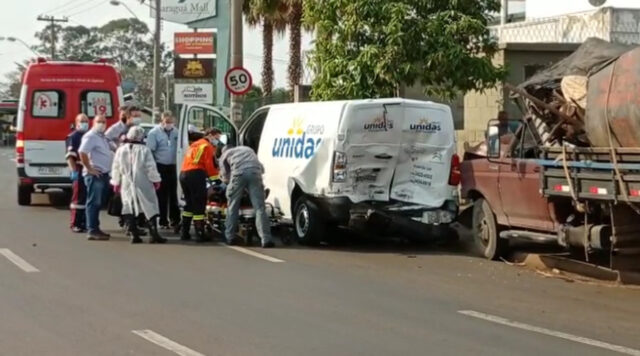 Grave acidente de trânsito com três veículos é registrado em avenida de Piracicaba