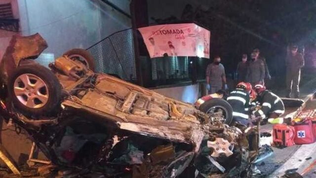 Uma foto do estado do carro após acidente em SP Uma foto do estado do carro após acidente em SP