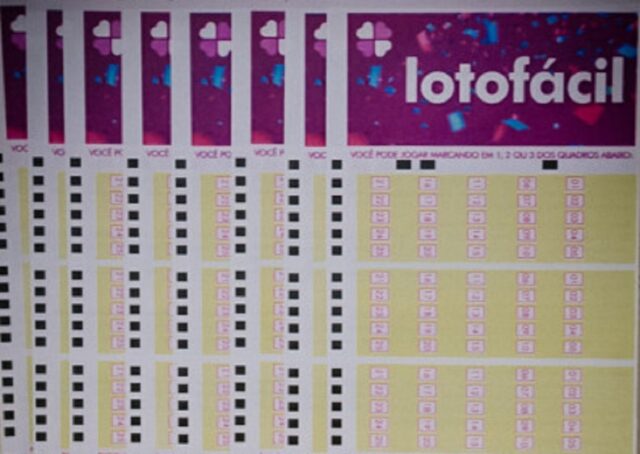 uma foto do volante da Lotofácil 2062 desta quarta-feira 21-10-2020