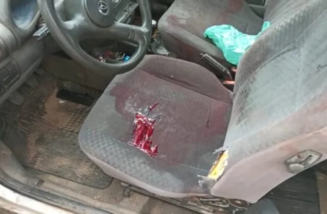 Jovem de 24 anos é morta a facadas dentro de carro pelo ex-marido Jovem de 24 anos é morta a facadas dentro de carro pelo ex-marido
