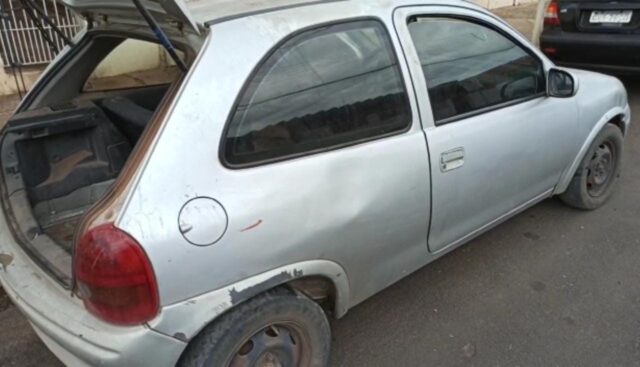 Jovem de 24 anos é morta a facadas dentro de carro pelo ex-marido Jovem de 24 anos é morta a facadas dentro de carro pelo ex-marido