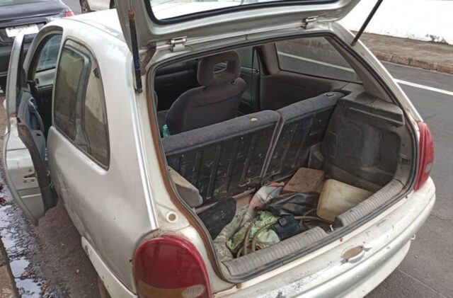 Jovem de 24 anos é morta a facadas dentro de carro pelo ex-marido Jovem de 24 anos é morta a facadas dentro de carro pelo ex-marido