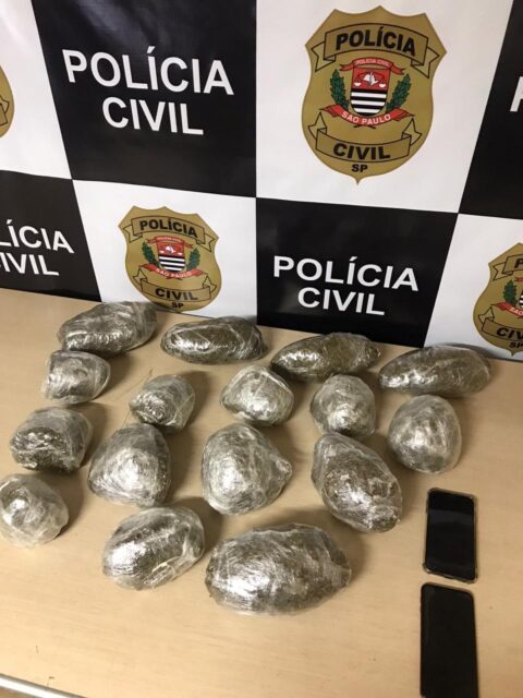 Em Piracicaba, taxista e passageiros são presos em flagrante transportando drogas Em Piracicaba, taxista e passageiros são presos em flagrante transportando drogas
