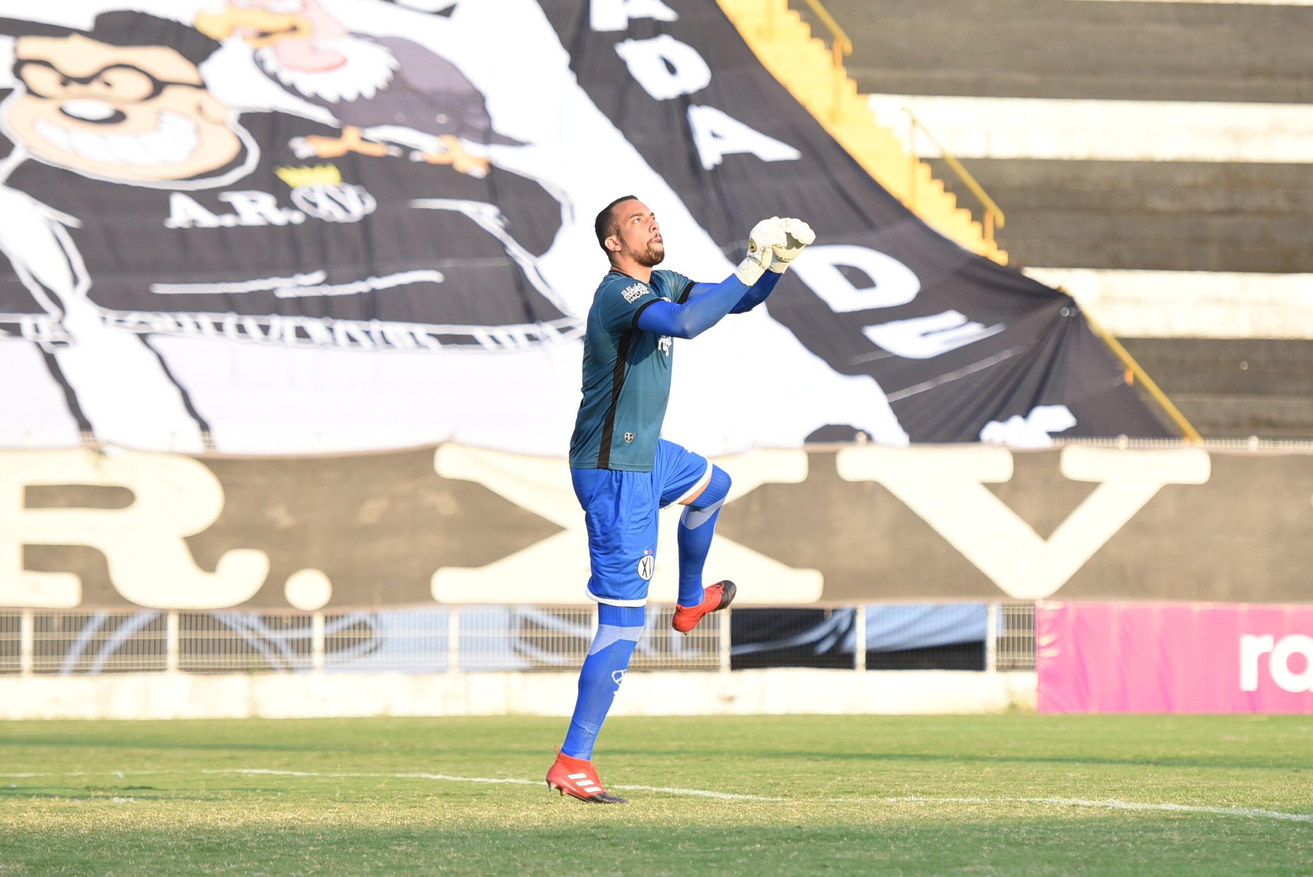 Meia-atacante Guilherme Garré é o sexto reforço do XV; já o goleiro Leonardo se despede