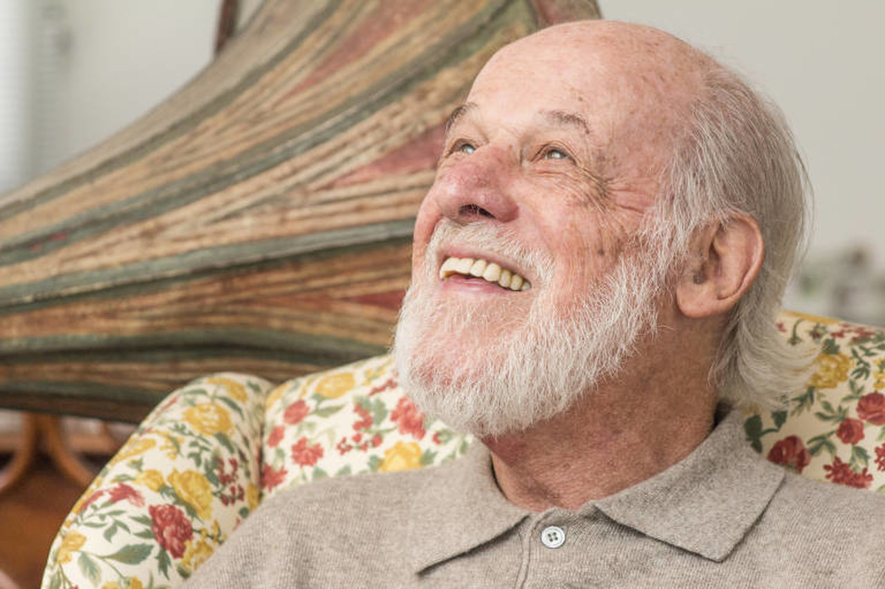 Morre Zuza Homem de Mello, referência na pesquisa da música brasileira, aos 87