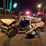 Carro fica destruído após acidente na zona norte de Piracicaba