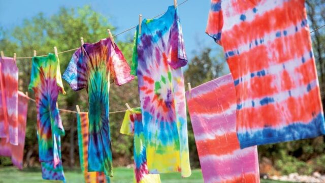 uma foto de como fazer tie dye