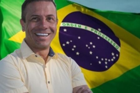 Candidato a vereador é baleado ao vivo em transmissão pela internet