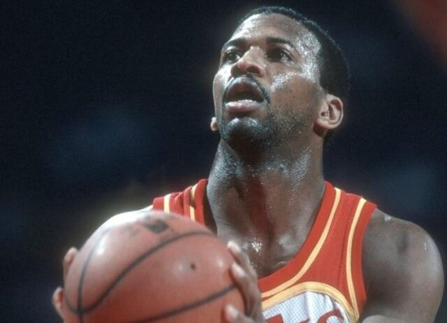 Uma foto de Eddie Johnson enquanto ainda disputava a NBA Uma foto de Eddie Johnson enquanto ainda disputava a NBA