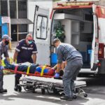 Casal fica ferido em acidente envolvendo motocicleta e Land Rover, em Piracicaba