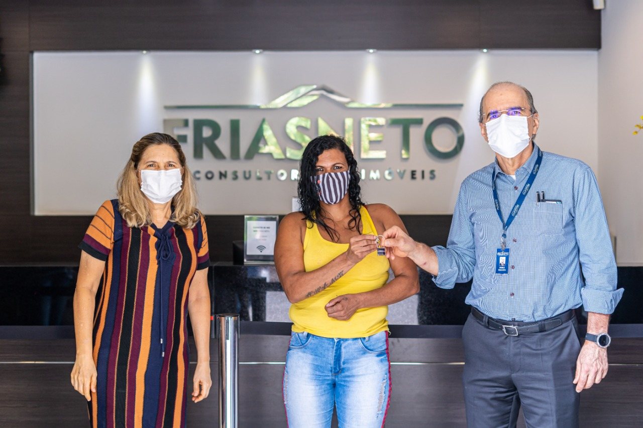 Presente de Natal: Família ganha casa após campanha social digital