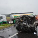Carro fica destruído em acidente com vítima fatal