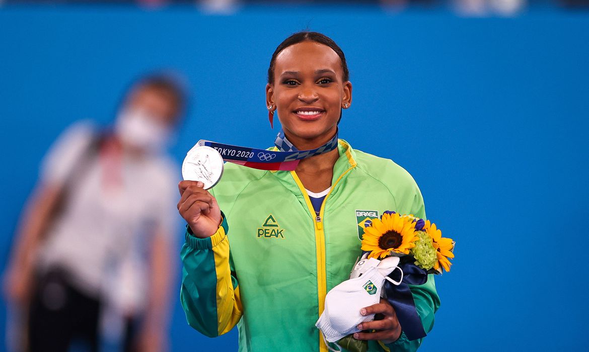 Rebeca Andrade conquista prata para o Brasil; 1ª medalha na ginástica feminina do país
