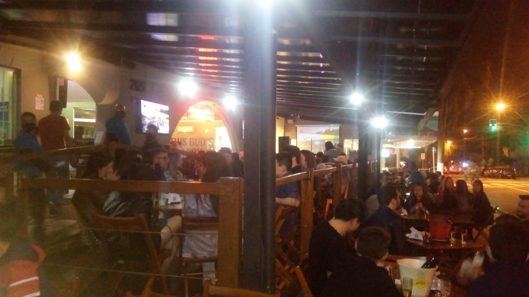 Bar orientado por não respeitar o distanciamento. Foto: Divulgação