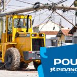 Piracicaba (SP): homem perde controle de pá carregadeira e derruba poste de energia