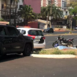 Motociclista tenta manobra proibida e morre atropelada por carro