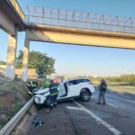 FOTOS | Capotamento de Hilux faz duas vítimas na Luiz de Queiroz