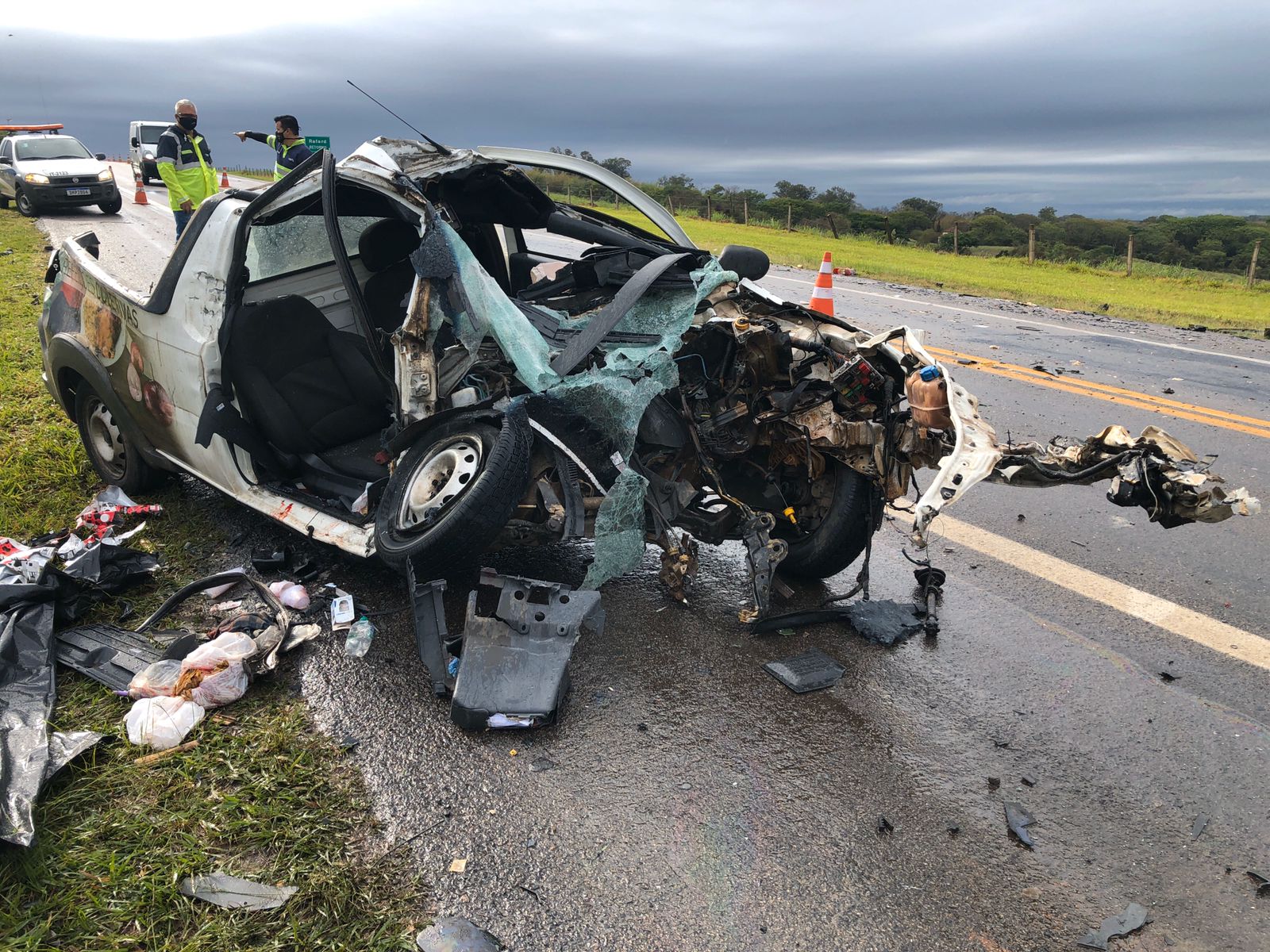 Homem morre na manhã de hoje (18) após colisão frontal entre carro e caminhão em rodovia