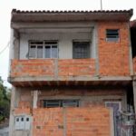 Mulher pula da sacada com filho para fugir de homem que ameaçava matá-los em Rio das Pedras (SP)