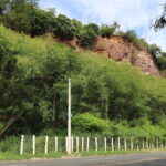Equipe da Prefeitura vistoria Pedreira do Bongue para avaliar obras e conter possíveis deslizamentos