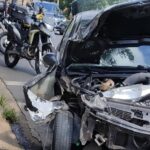 Jovem perde controle do carro e colide contra poste em avenida de Piracicaba (SP)