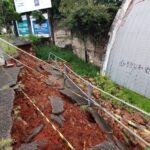 Erosão em barranco engole calçada e se aproxima da Avenida Independência, em Piracicaba