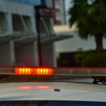 Mulher é encontrada morta com corte no pescoço e outros sinais de agressão em casa abandonada