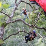 Mulher fica presa em árvore após salto na serra e é salva pelo Águia de Piracicaba (SP)