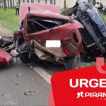 Homem é socorrido em estado grave após batida em Piracicaba (SP); carros ficaram destruídos
