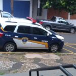 Homem é preso em flagrante em Piracicaba (SP) após arremessar placa de gesso na esposa