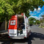 Motociclista avança sinal de pare e atropela mulher em Piracicaba (SP)