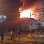 VÍDEO: incêndio de grandes proporções atinge loja e residência em Piracicaba
