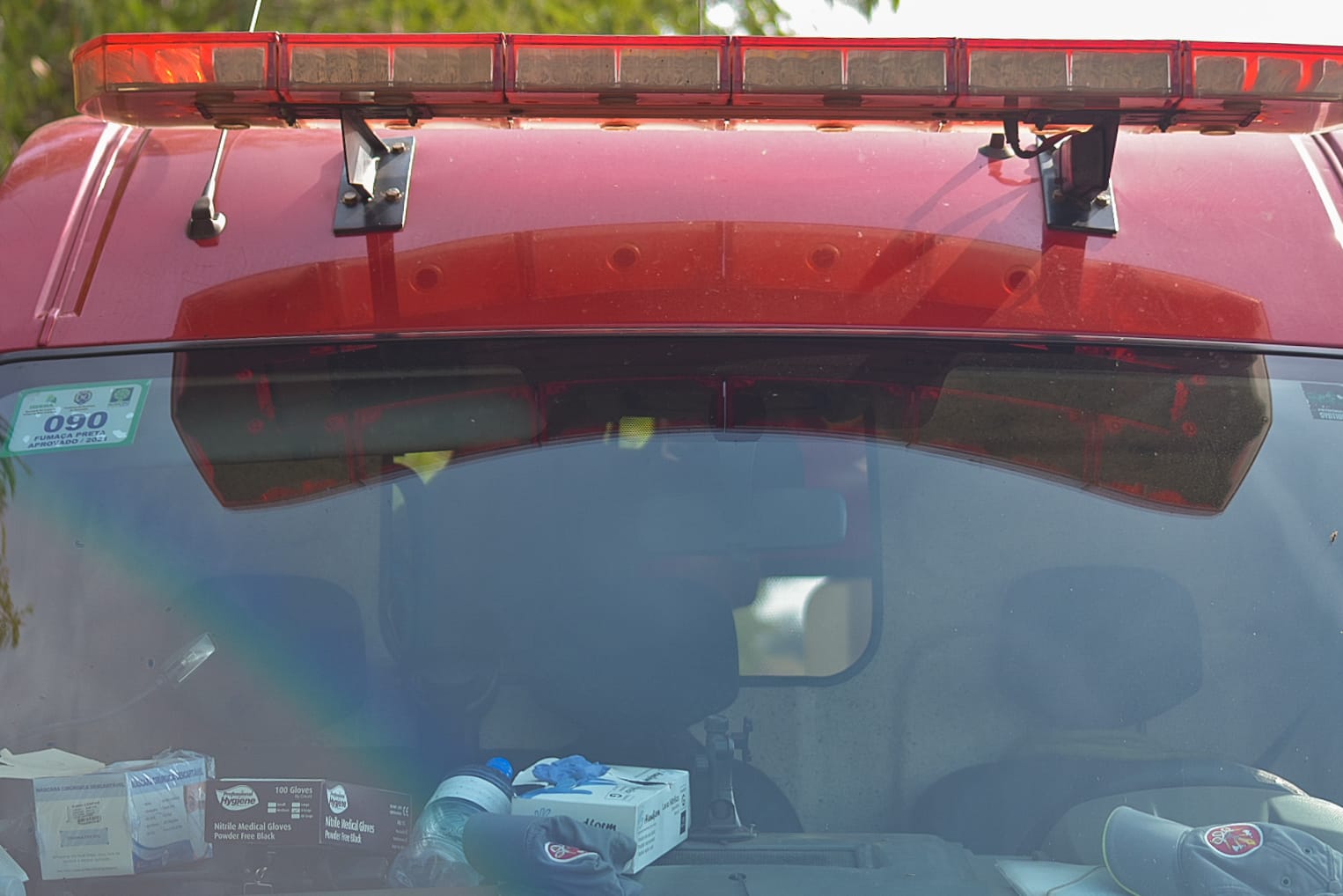 Jovem é socorrido com politraumatismo após capotar carro em rodovia de Piracicaba