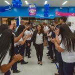 Magalu inaugura terceira loja em Piracicaba com festa e fila na porta; conheça a primeira cliente
