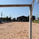 Prefeitura de Piracicaba realiza manutenção em campos de areia de sete bairros