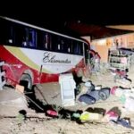 Ônibus que seguia de Piracicaba ao Norte de Minas cai em ribanceira, invade casa e deixa feridos