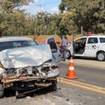 Homem fica ferido após colidir carro contra ônibus em rodovia que liga Piracicaba a Rio das Pedras